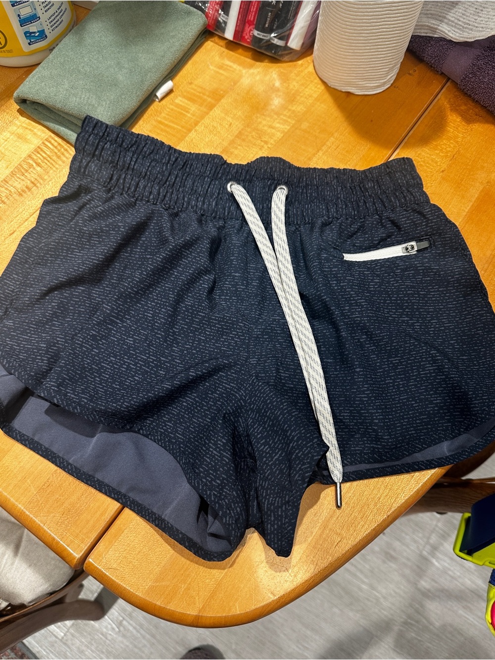Vuori Clementine 2.0 2.5” blue pattern athletic shorts